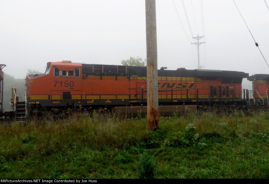 BNSF 7150